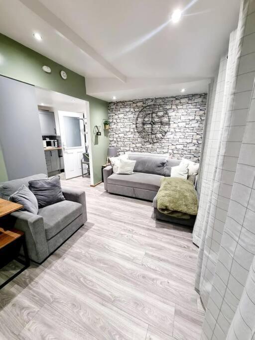 Cosy Hideaway Lodge In Glan Gwna Caeathro 외부 사진