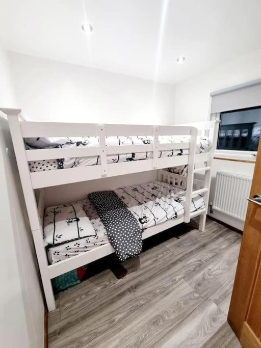 Cosy Hideaway Lodge In Glan Gwna Caeathro 외부 사진