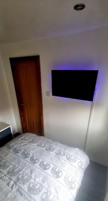 Cosy Hideaway Lodge In Glan Gwna Caeathro 외부 사진