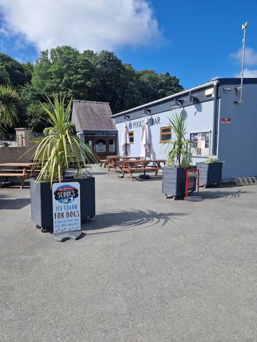 Cosy Hideaway Lodge In Glan Gwna Caeathro 외부 사진