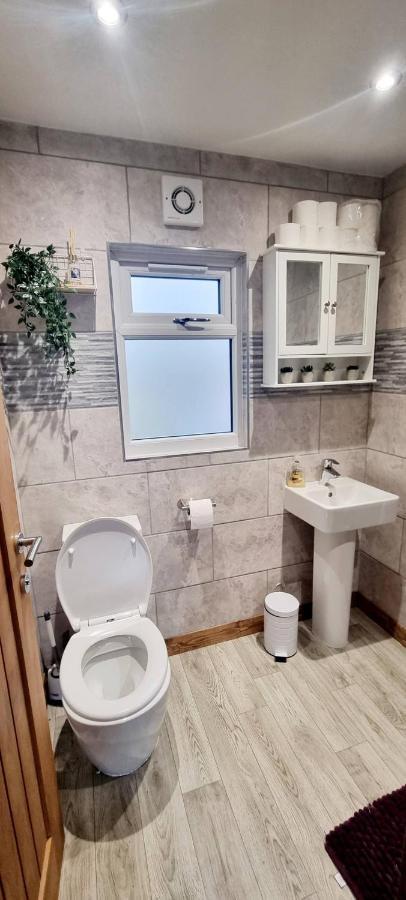 Cosy Hideaway Lodge In Glan Gwna Caeathro 외부 사진